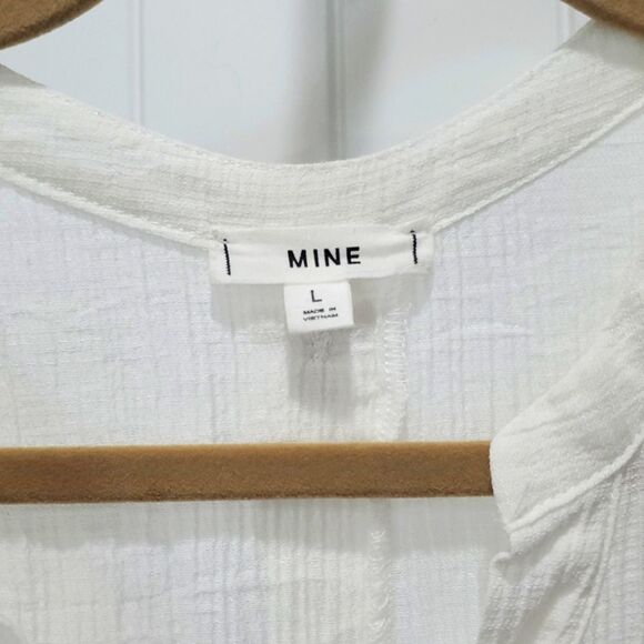 Mine Womans V Neck White Summer Lightweight Blose, Woth Back Detail, Size Large - Picture 2 of 5